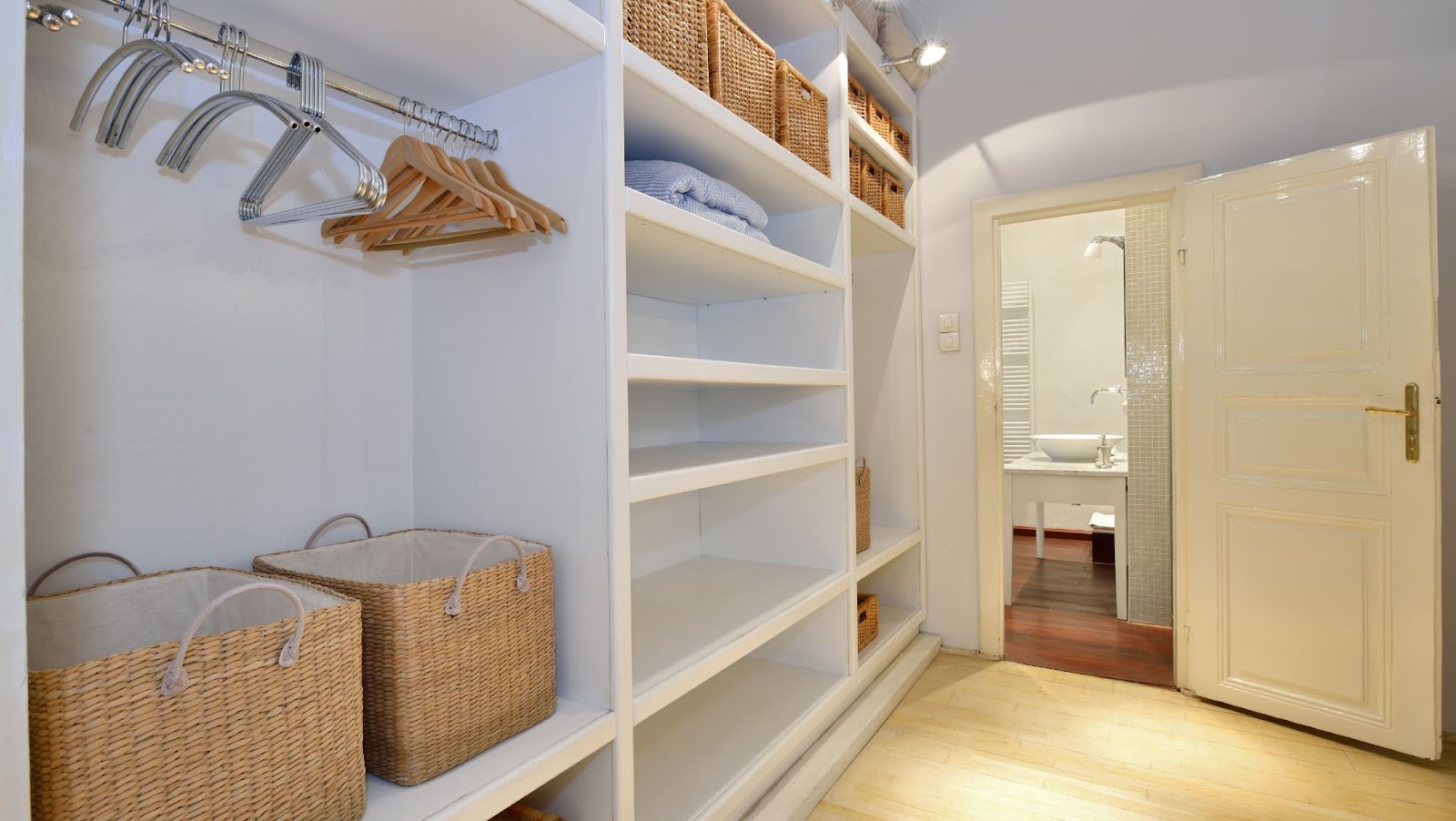 Closet shelf height