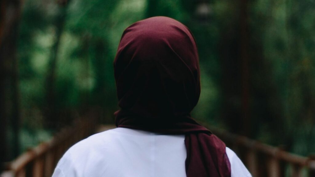 kebaya lamaran hijab modern