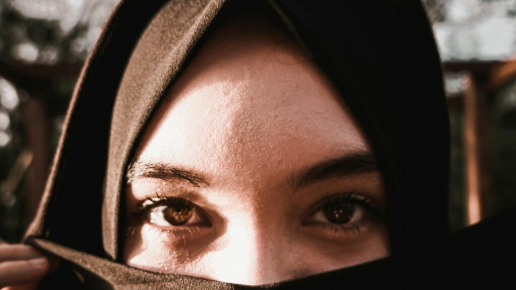 kebaya lamaran hijab modern